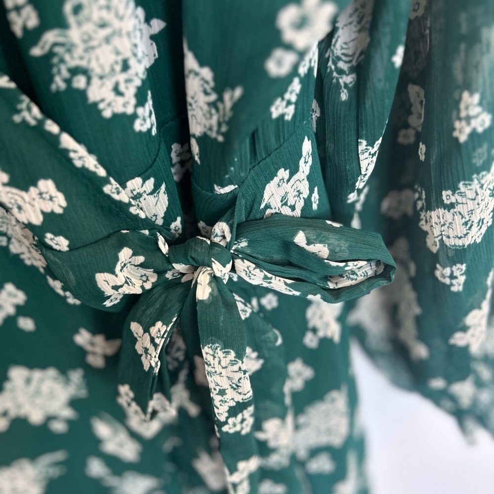 Lauren Conrad Women’s Green Wrap Dress
Size XL - Picture 5 of 8